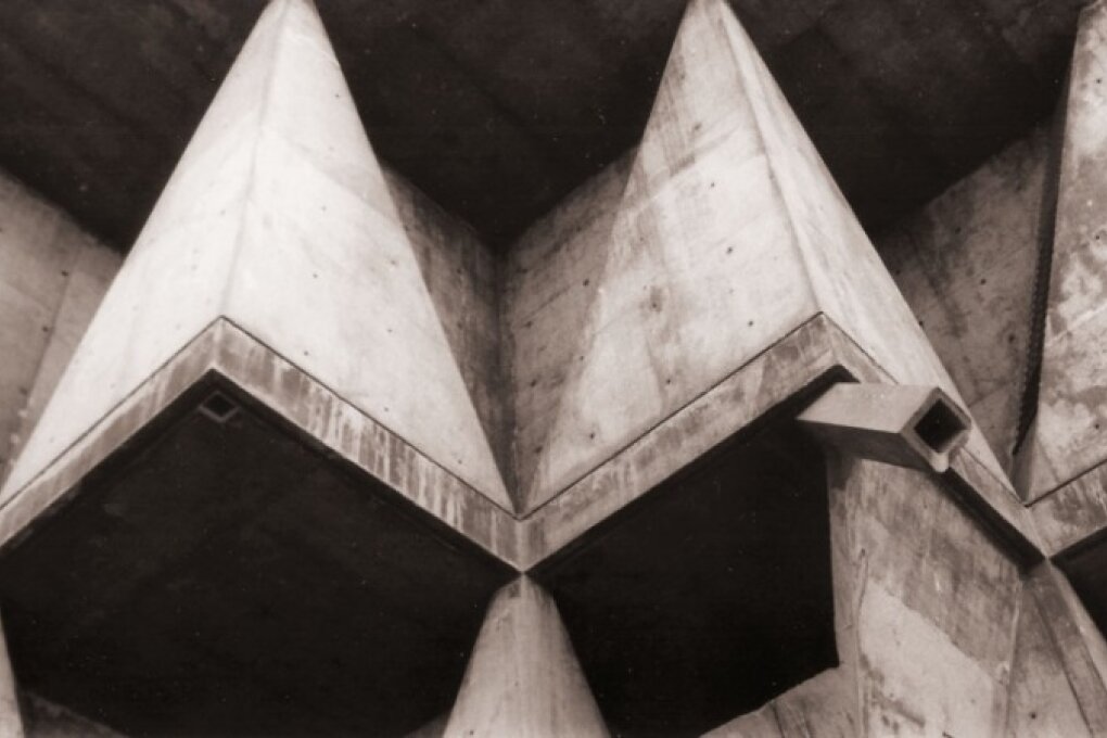 Architektura zmocňující se prostoru: Alfred Neumann – život a dílo